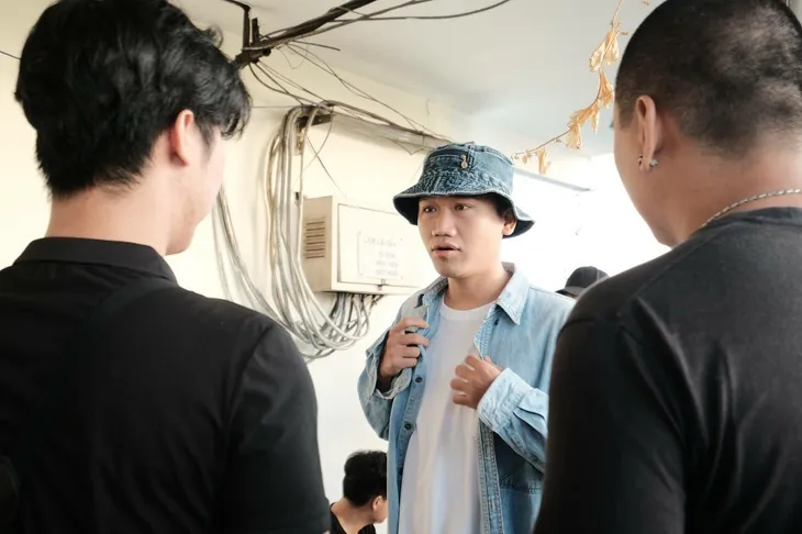 Xuân Nghị, Mặc Văn Khoa, Trung Ruồi lần đầu kết hợp trong MV ca nhạc - Ảnh 2.