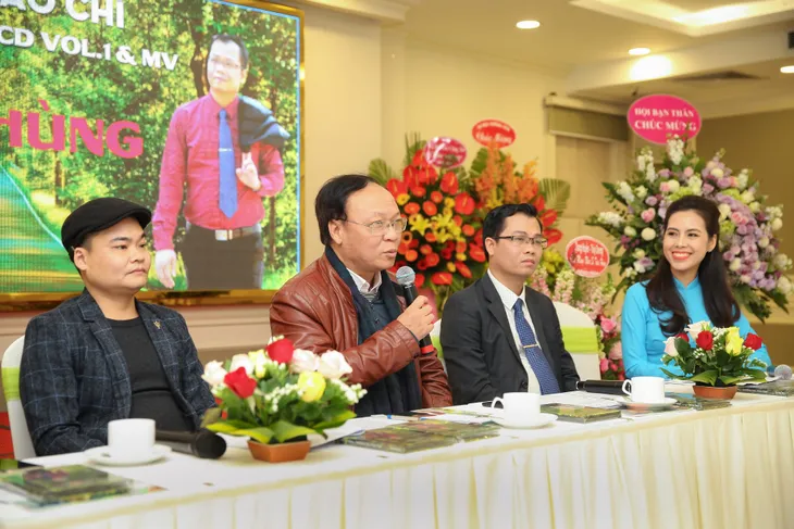 Nhạc sỹ Trần Hùng ra mắt Album đầu tay Bốn mùa yêu thương - Ảnh 1. Nhạc sỹ Trần Hùng ra mắt Album đầu tay Bốn mùa yêu thương - Ảnh 1.