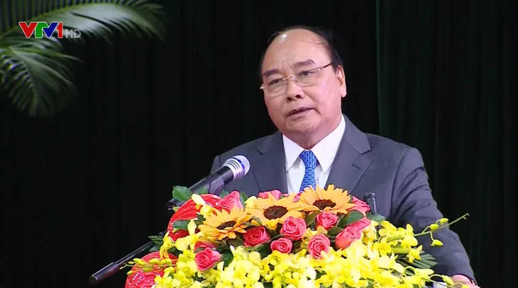 Thủ tướng Nguyễn Xuân Phúc gặp mặt và chúc Tết cán bộ hưu trí tại các tỉnh miền Trung - Ảnh 1. Thủ tướng Nguyễn Xuân Phúc gặp mặt và chúc Tết cán bộ hưu trí tại các tỉnh miền Trung - Ảnh 1.