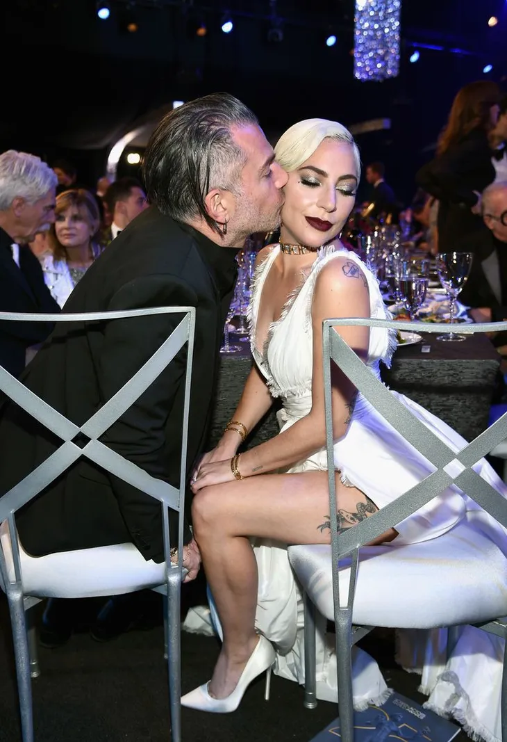 Lady Gaga tình tứ bên hôn phu 50 tuổi - Ảnh 3. Lady Gaga tình tứ bên hôn phu 50 tuổi - Ảnh 3.