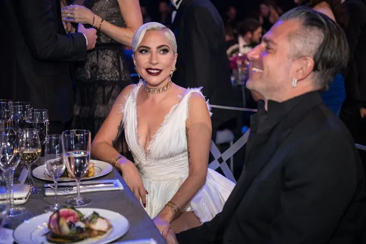 Lady Gaga tình tứ bên hôn phu 50 tuổi - Ảnh 5. Lady Gaga tình tứ bên hôn phu 50 tuổi - Ảnh 5.