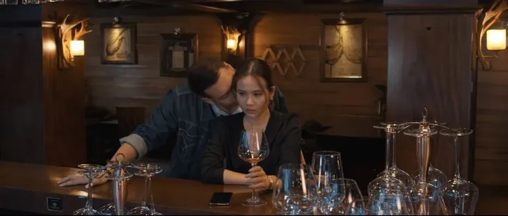 Chạy trốn thanh xuân - Tập 20: Phi ngậm ngùi quay bước khi thấy Nam hôn An, Châu đầy căm hận - Ảnh 6. Chạy trốn thanh xuân - Tập 20: Phi ngậm ngùi quay bước khi thấy Nam hôn An, Châu đầy căm hận - Ảnh 6.