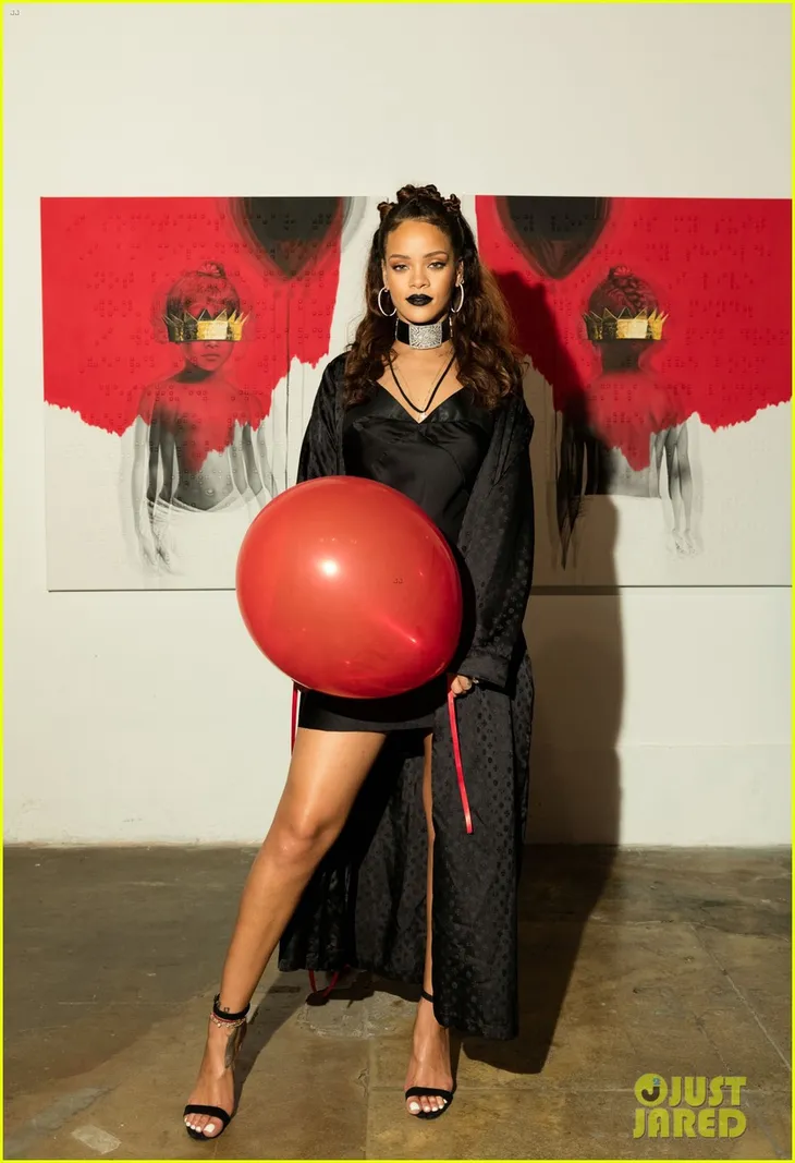 Chưa vội ra nhạc, Rihanna chúc mừng kỉ niệm 3 năm album cũ - Ảnh 1. Chưa vội ra nhạc, Rihanna chúc mừng kỉ niệm 3 năm album cũ - Ảnh 1.