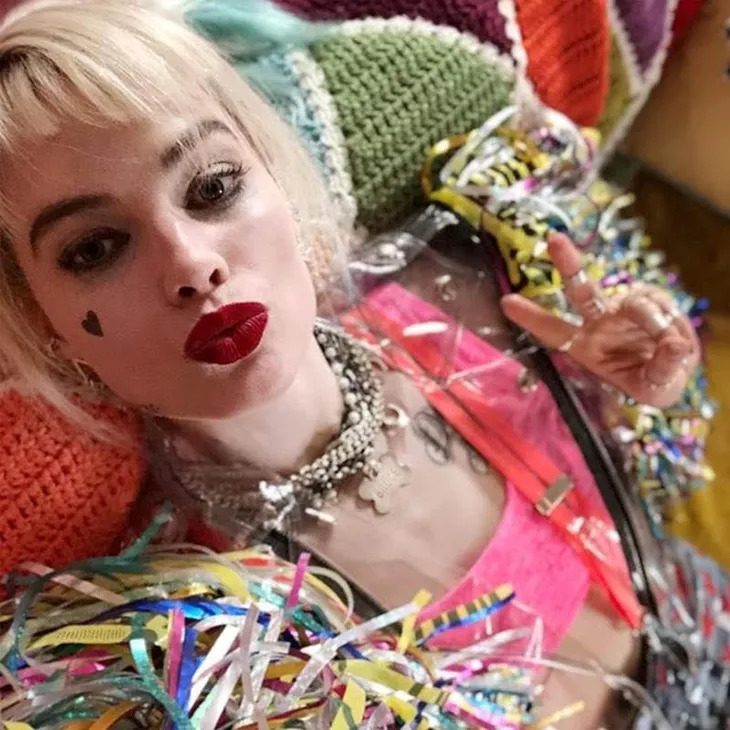 Hé lộ tạo hình nàng hề Harley Quinn cùng nhóm nữ quái Birds of Prey cực chất của vũ trụ điện ảnh DC - Ảnh 1. Hé lộ tạo hình nàng hề Harley Quinn cùng nhóm nữ quái Birds of Prey cực chất của vũ trụ điện ảnh DC - Ảnh 1.