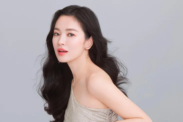 Song Hye Kyo gây sốt với vẻ đẹp tựa nữ thần - Ảnh 1. Song Hye Kyo gây sốt với vẻ đẹp tựa nữ thần - Ảnh 1.