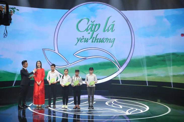 Gala Cặp lá yêu thương - Tết an bình: Ươm mầm hạnh phúc - Ảnh 5. Gala Cặp lá yêu thương - Tết an bình: Ươm mầm hạnh phúc - Ảnh 5.