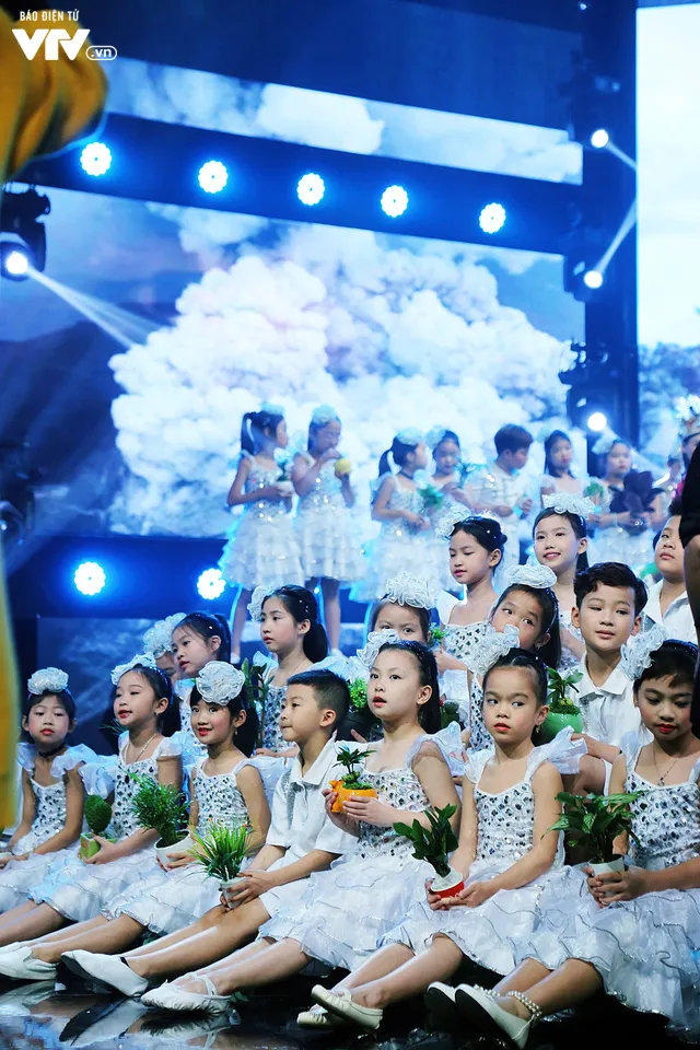 Đón Tết cùng VTV: Trọng Hiếu tham gia cùng hàng trăm vũ công và giọng ca nhí - Ảnh 7. Đón Tết cùng VTV: Trọng Hiếu tham gia cùng hàng trăm vũ công và giọng ca nhí - Ảnh 7.