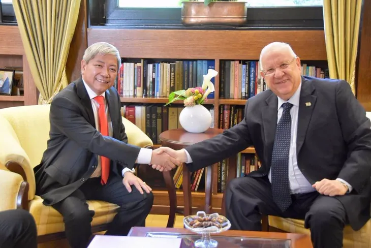 Đại sứ Việt Nam tại Israel Cao Trần Quốc Hải chào từ biệt Tổng thống Reuven Rivlin - Ảnh 1. Đại sứ Việt Nam tại Israel Cao Trần Quốc Hải chào từ biệt Tổng thống Reuven Rivlin - Ảnh 1.