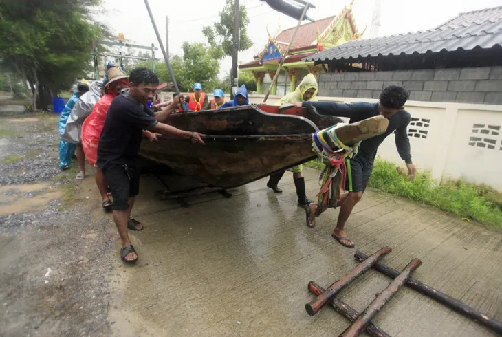 Tối 4/1, bão Pabuk đổ bộ vào miền Nam Thái Lan - Ảnh 5. Tối 4/1, bão Pabuk đổ bộ vào miền Nam Thái Lan - Ảnh 5.