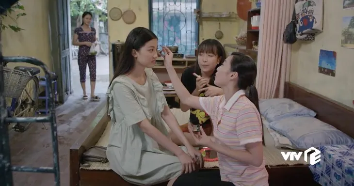Những cô gái trong thành phố: Tùng (Bình An) đưa bạn gái đi xem phim giảm giá và cái kết bất ngờ - Ảnh 1. Những cô gái trong thành phố: Tùng (Bình An) đưa bạn gái đi xem phim giảm giá và cái kết bất ngờ - Ảnh 1.