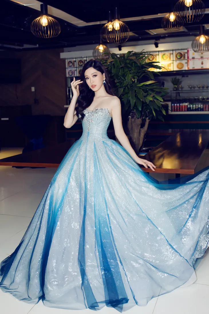 Á hậu Phương Nga đẹp như công chúa tại lễ trao giải điện ảnh - Ảnh 9. Á hậu Phương Nga đẹp như công chúa tại lễ trao giải điện ảnh - Ảnh 9.