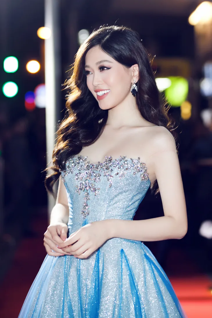 Á hậu Phương Nga đẹp như công chúa tại lễ trao giải điện ảnh - Ảnh 8. Á hậu Phương Nga đẹp như công chúa tại lễ trao giải điện ảnh - Ảnh 8.