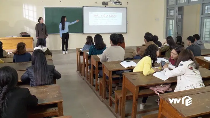 Hoa cúc vàng trong bão - Tập 2: Thảo ngứa mắt quyết không bỏ qua cho Cúc - Ảnh 1. Hoa cúc vàng trong bão - Tập 2: Thảo ngứa mắt quyết không bỏ qua cho Cúc - Ảnh 1.