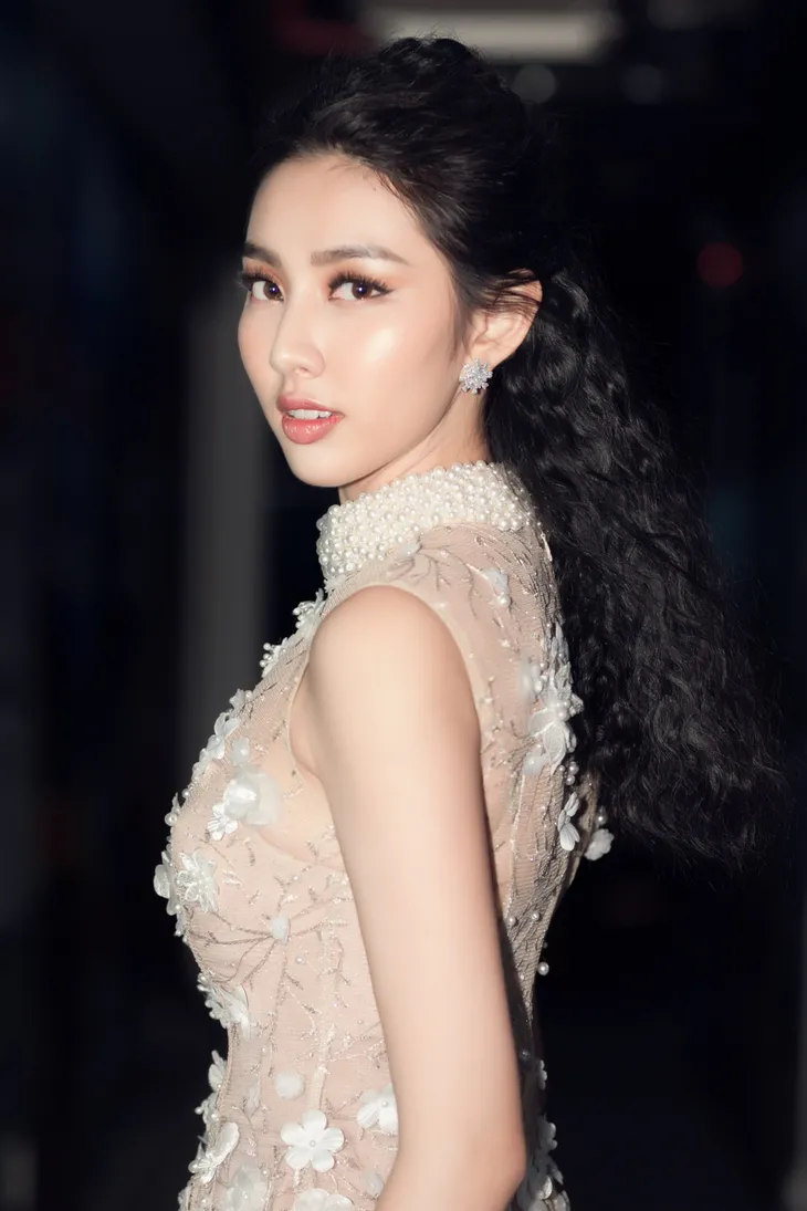 Á hậu Phương Nga đẹp như công chúa tại lễ trao giải điện ảnh - Ảnh 12. Á hậu Phương Nga đẹp như công chúa tại lễ trao giải điện ảnh - Ảnh 12.