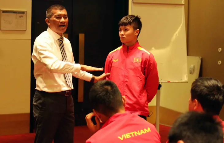 AFC họp với ĐT Việt Nam trước VCK Asian Cup 2019: Nắm vững luật là một lợi thế - Ảnh 7. AFC họp với ĐT Việt Nam trước VCK Asian Cup 2019: Nắm vững luật là một lợi thế - Ảnh 7.