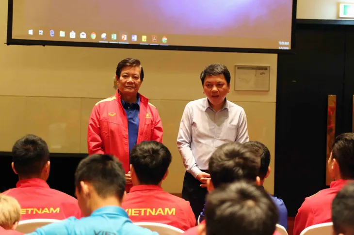 AFC họp với ĐT Việt Nam trước VCK Asian Cup 2019: Nắm vững luật là một lợi thế - Ảnh 8. AFC họp với ĐT Việt Nam trước VCK Asian Cup 2019: Nắm vững luật là một lợi thế - Ảnh 8.