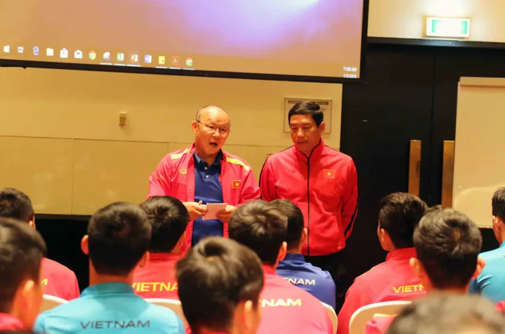 AFC họp với ĐT Việt Nam trước VCK Asian Cup 2019: Nắm vững luật là một lợi thế - Ảnh 9. AFC họp với ĐT Việt Nam trước VCK Asian Cup 2019: Nắm vững luật là một lợi thế - Ảnh 9.
