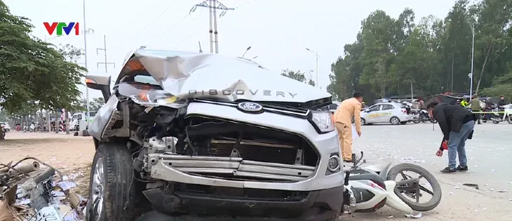 Lái xe gây tai nạn liên hoàn ở Hà Đông ra trình diện - Ảnh 1. Lái xe gây tai nạn liên hoàn ở Hà Đông ra trình diện - Ảnh 1.