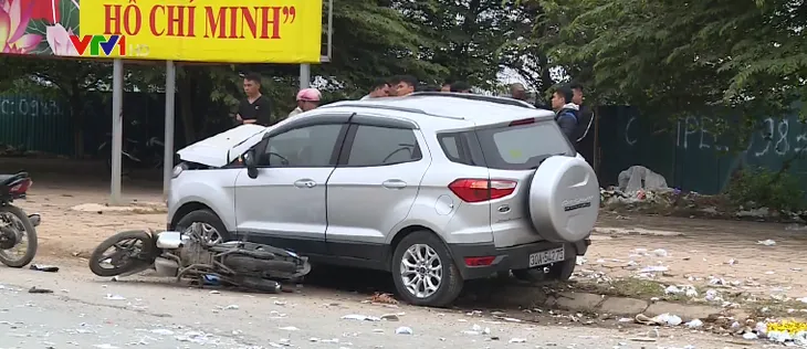 Lái xe gây tai nạn liên hoàn ở Hà Đông ra trình diện - Ảnh 3. Lái xe gây tai nạn liên hoàn ở Hà Đông ra trình diện - Ảnh 3.