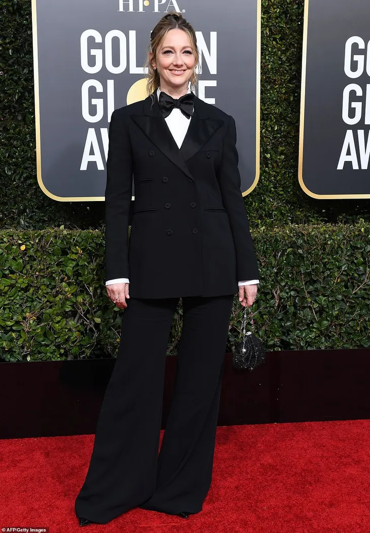 Anne Hathaway vào nhóm sao nữ kém xinh trên thảm đỏ Quả cầu vàng 2019 - Ảnh 4. Anne Hathaway vào nhóm sao nữ kém xinh trên thảm đỏ Quả cầu vàng 2019 - Ảnh 4.