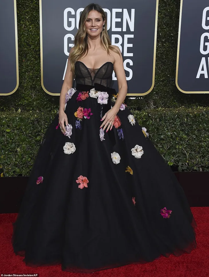 Anne Hathaway vào nhóm sao nữ kém xinh trên thảm đỏ Quả cầu vàng 2019 - Ảnh 2. Anne Hathaway vào nhóm sao nữ kém xinh trên thảm đỏ Quả cầu vàng 2019 - Ảnh 2.