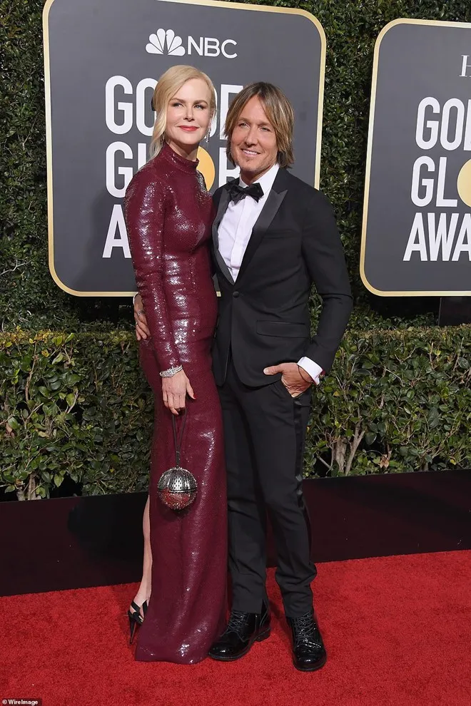 Lady Gaga diện váy lọ lem, nổi bật trên thảm đỏ Quả cầu vàng 2019 - Ảnh 5. Lady Gaga diện váy lọ lem, nổi bật trên thảm đỏ Quả cầu vàng 2019 - Ảnh 5.