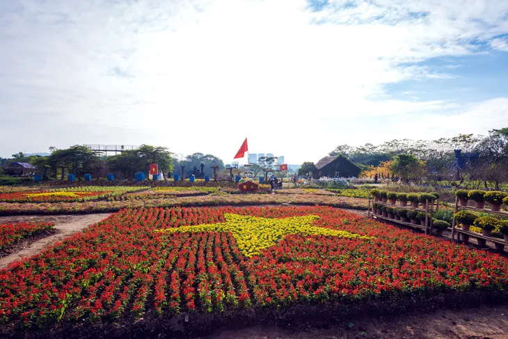 Choáng với cúp hoa khổng lồ cổ vũ đội tuyển Việt Nam tại Asian Cup 2019 - Ảnh 3. Choáng với cúp hoa khổng lồ cổ vũ đội tuyển Việt Nam tại Asian Cup 2019 - Ảnh 3.