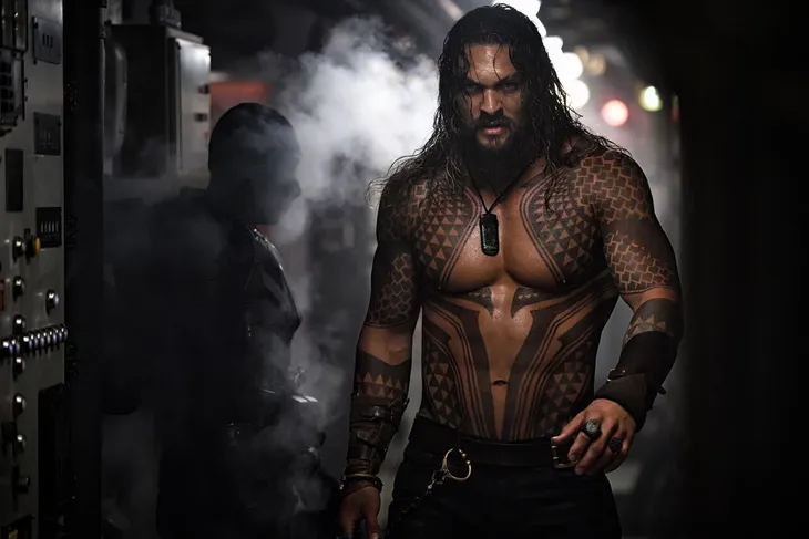 Aquaman là bộ phim có doanh thu cao nhất vũ trụ điện ảnh DC - Ảnh 1. Aquaman là bộ phim có doanh thu cao nhất vũ trụ điện ảnh DC - Ảnh 1.