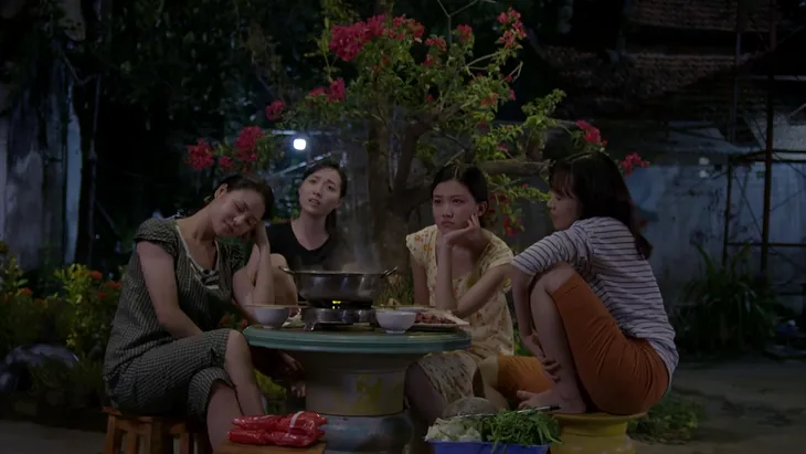 Những cô gái trong thành phố - Tập 7: Trúc khoe giọng hát cực ngọt khiến ai cũng rưng rưng - Ảnh 1. Những cô gái trong thành phố - Tập 7: Trúc khoe giọng hát cực ngọt khiến ai cũng rưng rưng - Ảnh 1.