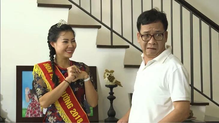 Phim Gia đình 4.0: Cô Eo Chang Hy gần “ tắc thở” vì cuộc thi hoa khôi - Ảnh 3. Phim Gia đình 4.0: Cô Eo Chang Hy gần “ tắc thở” vì cuộc thi hoa khôi - Ảnh 3.