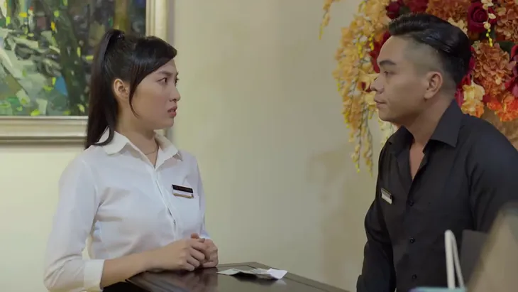 Những cô gái trong thành phố - Tập 7: Lý ép Tơ đến bước đường cùng, Trúc bị trừ gần nửa tháng lương - Ảnh 3. Những cô gái trong thành phố - Tập 7: Lý ép Tơ đến bước đường cùng, Trúc bị trừ gần nửa tháng lương - Ảnh 3.