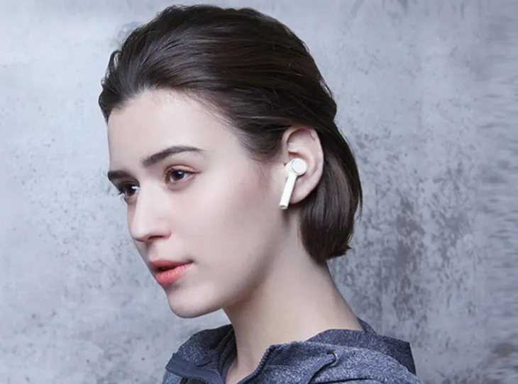 Apple có AirPods, Xiaomi có AirDots - Ảnh 1. Apple có AirPods, Xiaomi có AirDots - Ảnh 1.