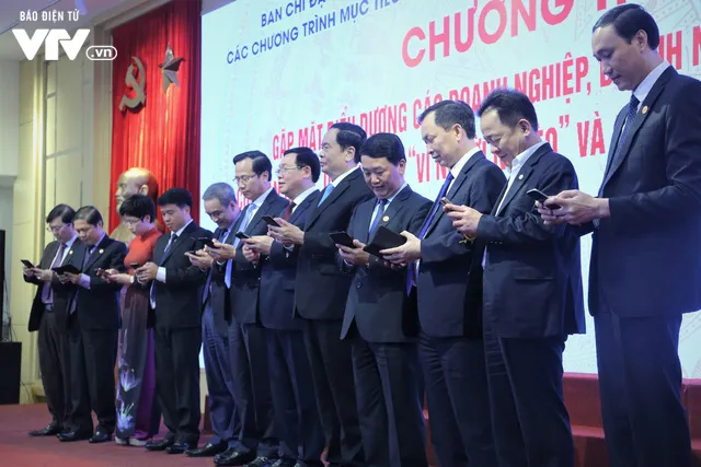 VTV News nhận bằng khen trong tuyên truyền, vận động, ủng hộ Quỹ Vì người nghèo và an sinh xã hội trong 3 năm 2017-2020 - Ảnh 4. VTV News nhận bằng khen trong tuyên truyền, vận động, ủng hộ Quỹ Vì người nghèo và an sinh xã hội trong 3 năm 2017-2020 - Ảnh 4.