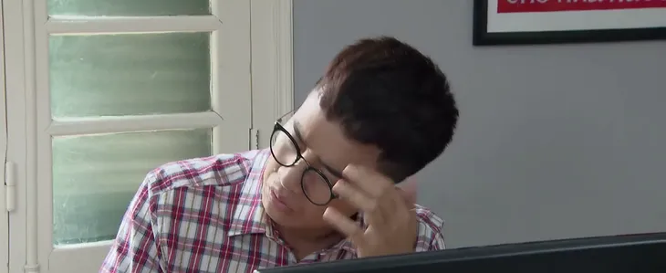 Những nhân viên gương mẫu - Tập 38: Chưa kịp làm lành với vợ, chồng Liên bất ngờ gặp tai nạn - Ảnh 2. Những nhân viên gương mẫu - Tập 38: Chưa kịp làm lành với vợ, chồng Liên bất ngờ gặp tai nạn - Ảnh 2.