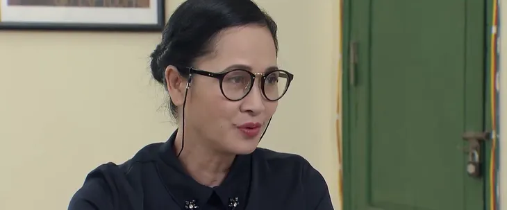 Những nhân viên gương mẫu - Tập 38: Chưa kịp làm lành với vợ, chồng Liên bất ngờ gặp tai nạn - Ảnh 3. Những nhân viên gương mẫu - Tập 38: Chưa kịp làm lành với vợ, chồng Liên bất ngờ gặp tai nạn - Ảnh 3.