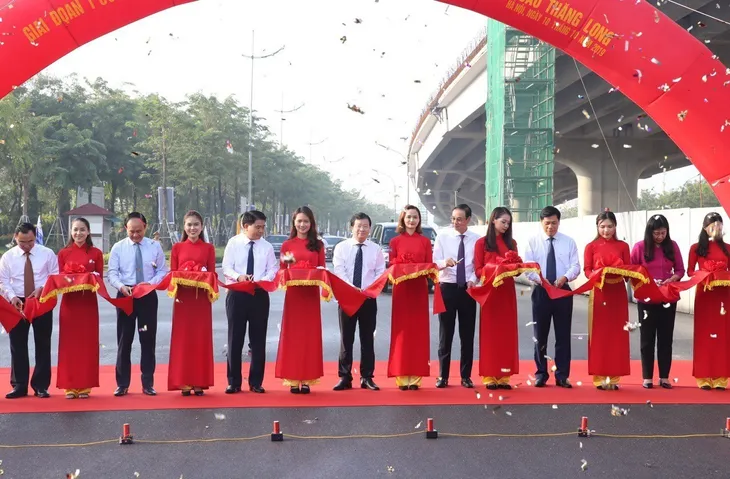 Hà Nội thông xe đường vành đai 3 đoạn Mai Dịch - cầu Thăng Long - Ảnh 1.