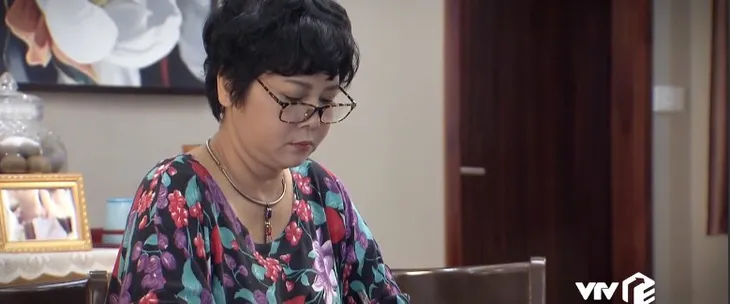 Những nhân viên gương mẫu - Tập 38: Mẹ chồng xuống nước viết tâm thư mà Liên chưa bằng lòng - Ảnh 1. Những nhân viên gương mẫu - Tập 38: Mẹ chồng xuống nước viết tâm thư mà Liên chưa bằng lòng - Ảnh 1.