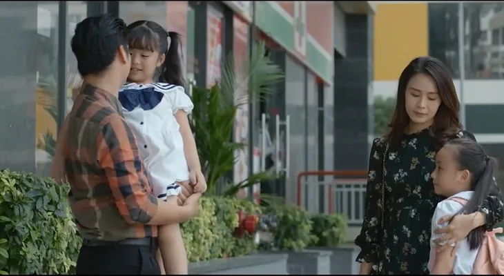 Hoa hồng trên ngực trái - Tập 20: Trong cơn say, Khuê lớn tiếng nói Bảo là đồ khốn nạn - Ảnh 8. Hoa hồng trên ngực trái - Tập 20: Trong cơn say, Khuê lớn tiếng nói Bảo là đồ khốn nạn - Ảnh 8.