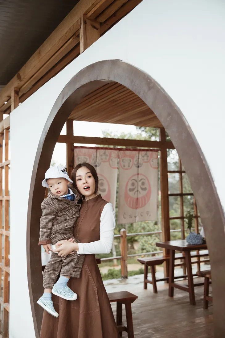 Dương Cẩm Lynh mặc đồ đôi cùng con trai trong bộ ảnh đón sinh nhật - Ảnh 7. Dương Cẩm Lynh mặc đồ đôi cùng con trai trong bộ ảnh đón sinh nhật - Ảnh 7.