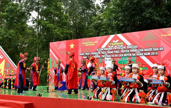 Công nhận Nghệ thuật trang trí trên trang phục truyền thống của người Dao đỏ là Di sản văn hóa phi vật thể quốc gia - Ảnh 2. Công nhận Nghệ thuật trang trí trên trang phục truyền thống của người Dao đỏ là Di sản văn hóa phi vật thể quốc gia - Ảnh 2.