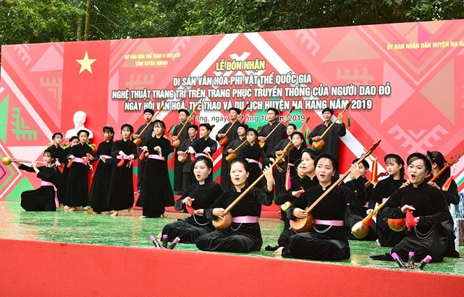 Công nhận Nghệ thuật trang trí trên trang phục truyền thống của người Dao đỏ là Di sản văn hóa phi vật thể quốc gia - Ảnh 3. Công nhận Nghệ thuật trang trí trên trang phục truyền thống của người Dao đỏ là Di sản văn hóa phi vật thể quốc gia - Ảnh 3.