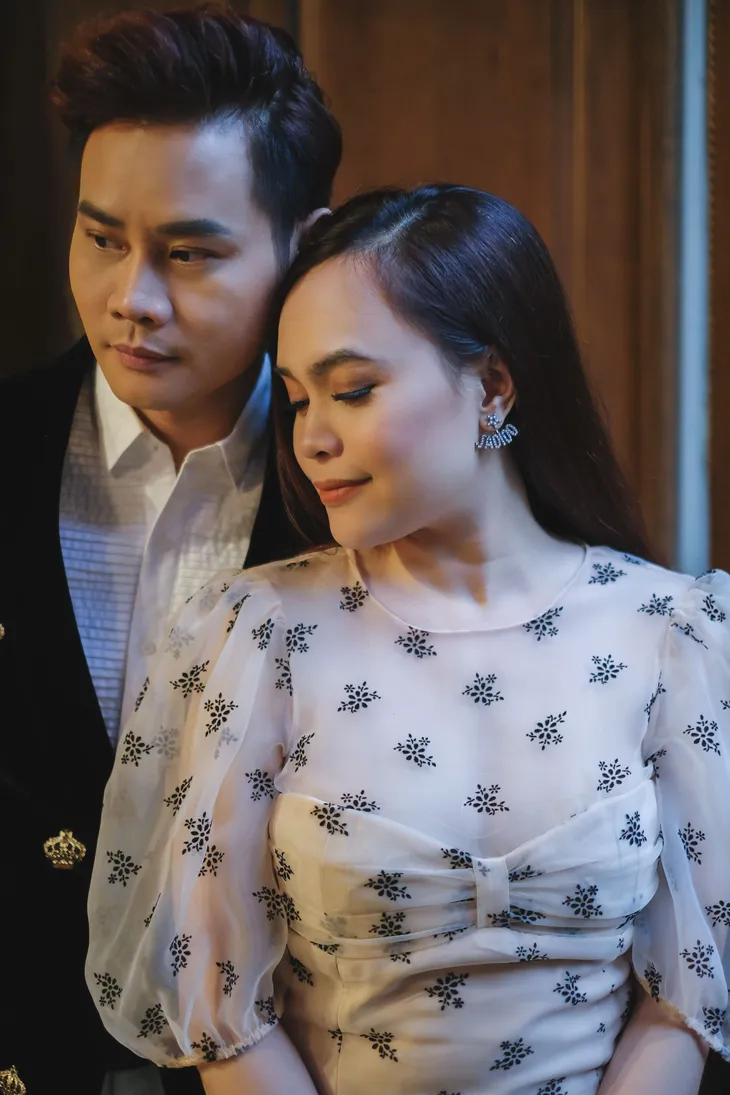 MC Hồng Phúc và diễn viên Quỳnh Phượng tung bộ ảnh kỉ niệm 20 năm bên nhau ngọt ngào - Ảnh 7. MC Hồng Phúc và diễn viên Quỳnh Phượng tung bộ ảnh kỉ niệm 20 năm bên nhau ngọt ngào - Ảnh 7.