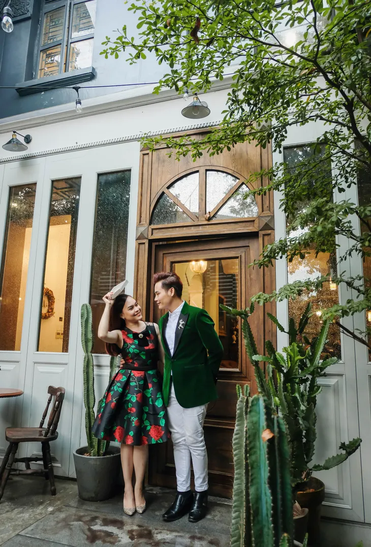 MC Hồng Phúc và diễn viên Quỳnh Phượng tung bộ ảnh kỉ niệm 20 năm bên nhau ngọt ngào - Ảnh 5. MC Hồng Phúc và diễn viên Quỳnh Phượng tung bộ ảnh kỉ niệm 20 năm bên nhau ngọt ngào - Ảnh 5.