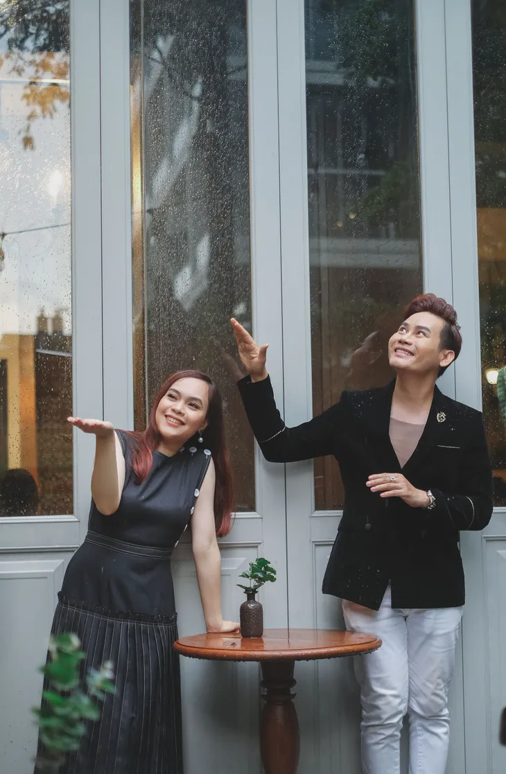 MC Hồng Phúc và diễn viên Quỳnh Phượng tung bộ ảnh kỉ niệm 20 năm bên nhau ngọt ngào - Ảnh 3. MC Hồng Phúc và diễn viên Quỳnh Phượng tung bộ ảnh kỉ niệm 20 năm bên nhau ngọt ngào - Ảnh 3.