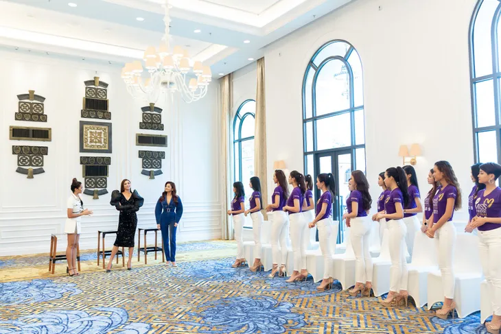HHen Niê vừa bịt mắt, vừa catwalk thần sầu thị phạm thí sinh Hoa hậu Hoàn vũ Việt Nam - Ảnh 1. HHen Niê vừa bịt mắt, vừa catwalk thần sầu thị phạm thí sinh Hoa hậu Hoàn vũ Việt Nam - Ảnh 1.
