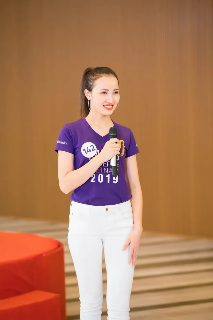 Tôi là Hoa hậu Hoàn vũ Việt Nam 2019 - Tập 2: Cùng là người nổi tiếng, Hương Ly được khen hết lời, Thúy Vân bị chê tơi bời - Ảnh 5. Tôi là Hoa hậu Hoàn vũ Việt Nam 2019 - Tập 2: Cùng là người nổi tiếng, Hương Ly được khen hết lời, Thúy Vân bị chê tơi bời - Ảnh 5.