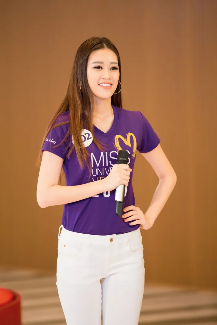 Tôi là Hoa hậu Hoàn vũ Việt Nam 2019 - Tập 2: Cùng là người nổi tiếng, Hương Ly được khen hết lời, Thúy Vân bị chê tơi bời - Ảnh 4. Tôi là Hoa hậu Hoàn vũ Việt Nam 2019 - Tập 2: Cùng là người nổi tiếng, Hương Ly được khen hết lời, Thúy Vân bị chê tơi bời - Ảnh 4.