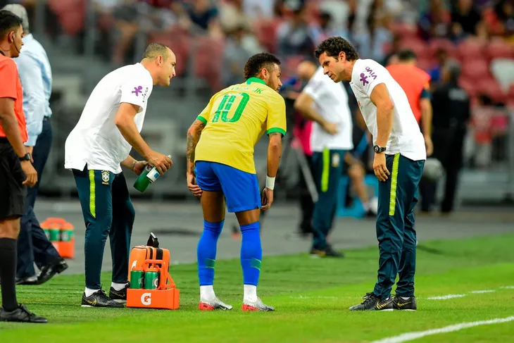 ĐT Brazil 1-1 Nigeria: Neymar lại chấn thương trong trận hòa thất vọng của ĐT Brazil - Ảnh 1. ĐT Brazil 1-1 Nigeria: Neymar lại chấn thương trong trận hòa thất vọng của ĐT Brazil - Ảnh 1.