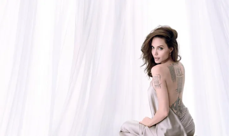 Angelina Jolie siêu quyến rũ trên Madame tháng 10 - Ảnh 2. Angelina Jolie siêu quyến rũ trên Madame tháng 10 - Ảnh 2.