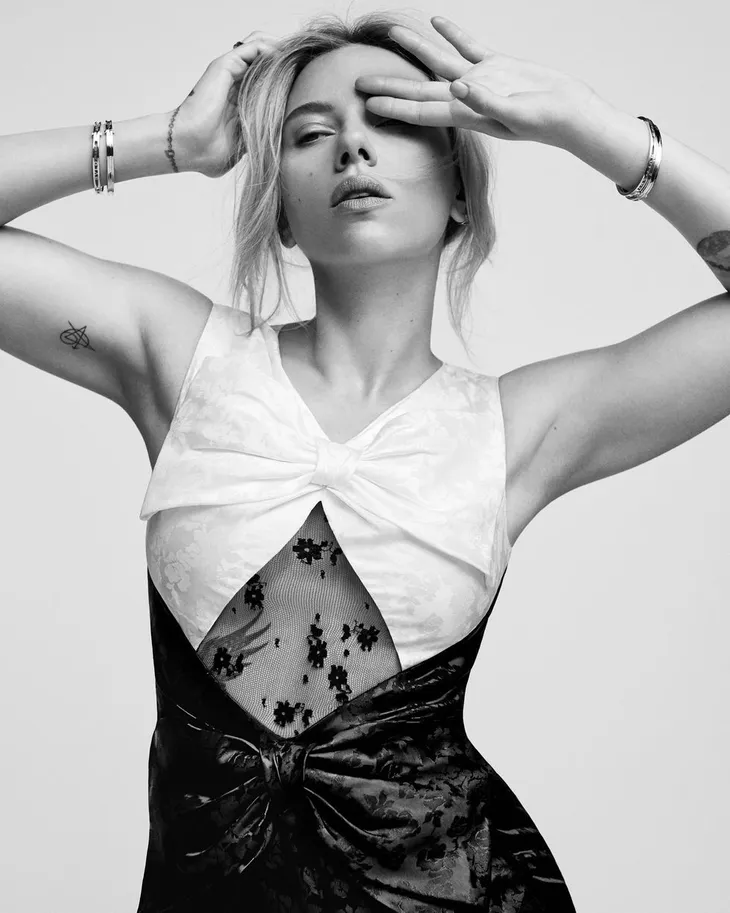 Scarlett Johansson khoe vẻ đẹp không tì vết - Ảnh 3. Scarlett Johansson khoe vẻ đẹp không tì vết - Ảnh 3.